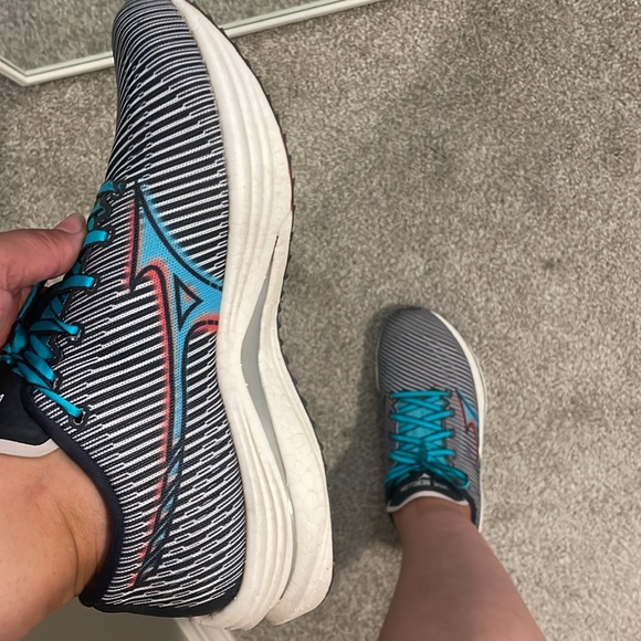 MIZUNO WAVE REBELLION size 7 women’s running shoe - Picture 5 of 9